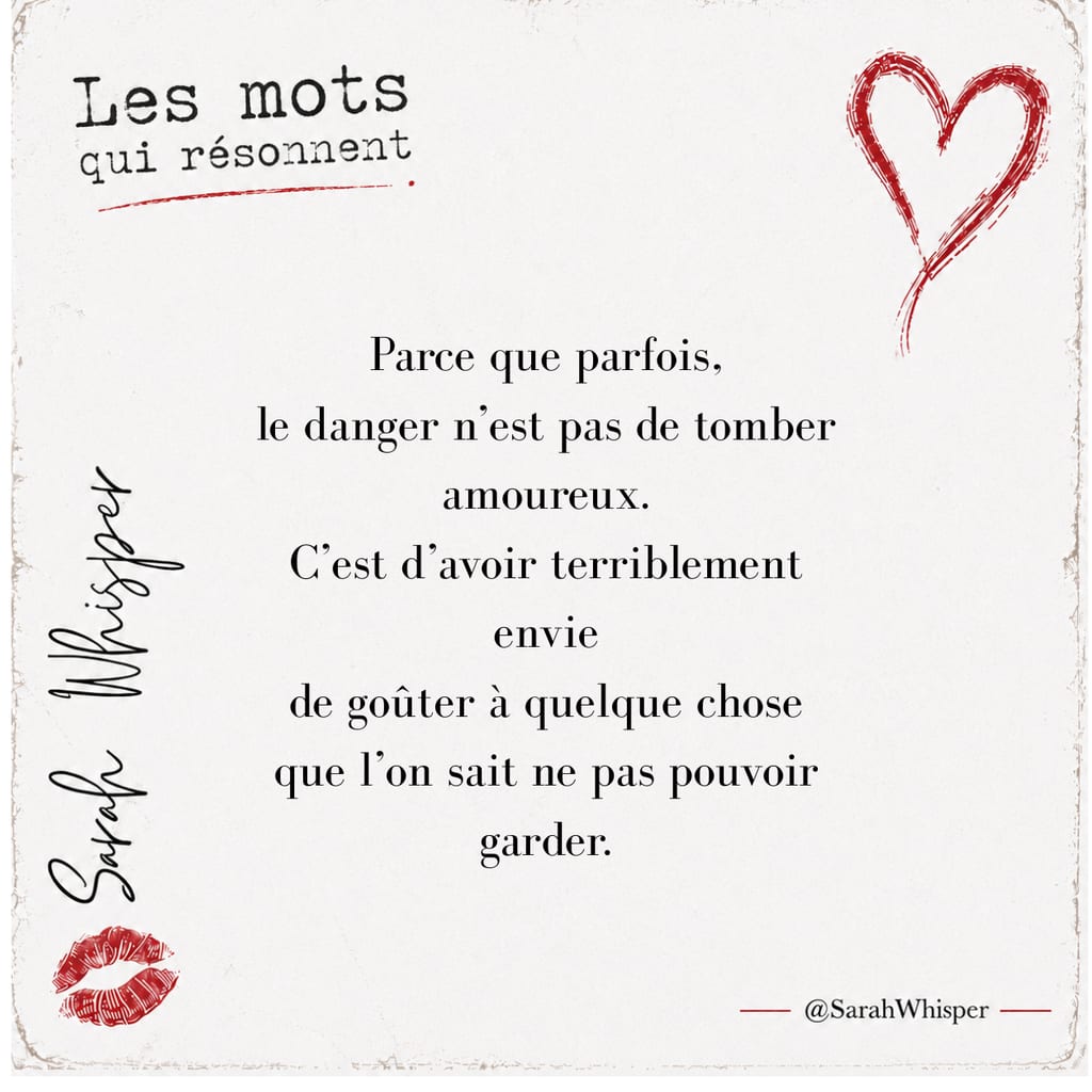 Carte de citation typographique crème par @sarahwhisper avec un contour de cœur rouge et une icône de baiser, montrant une citation sur le danger et le fait de tomber amoureux.